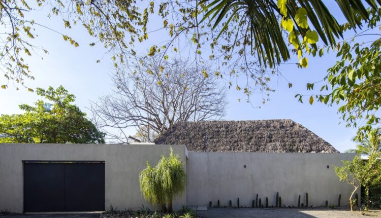 chajnyj-domik-s-elementami-japonskoj-stilistiki-na-beregu-okeana-1ce8740