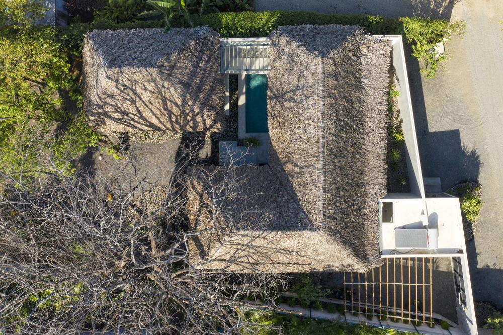 Чайный домик с элементами японской стилистики на берегу океана