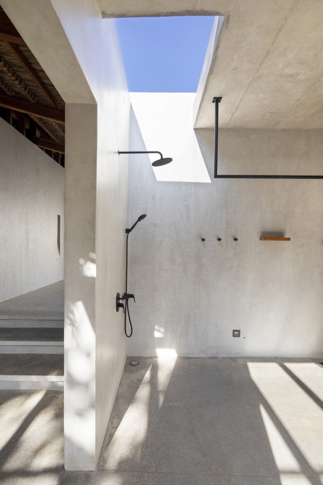 Чайный домик с элементами японской стилистики на берегу океана