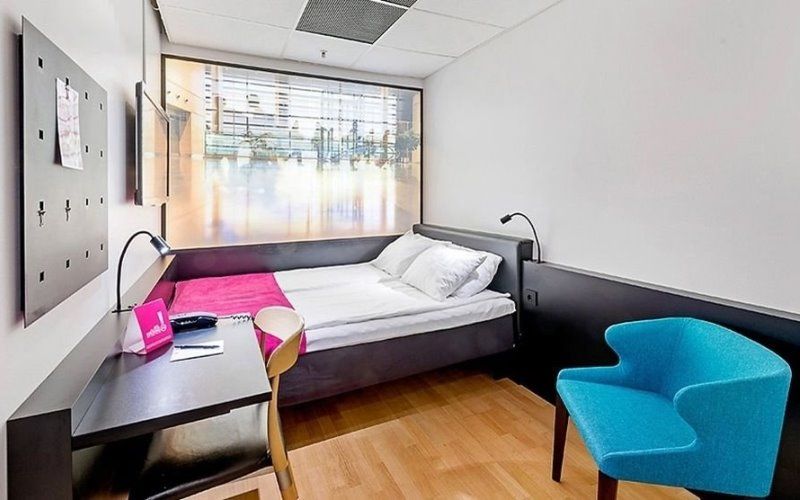 Дизайн интерьера комнаты без окон — как оформить помещение без естественного света (+45 фотоидей)