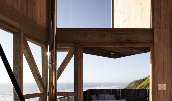 Топовые мини-дома-«смотровые башни» у океана — идеальные домики для краткого отдыха с видом, ради которого хочется ехать прямо сейчас!