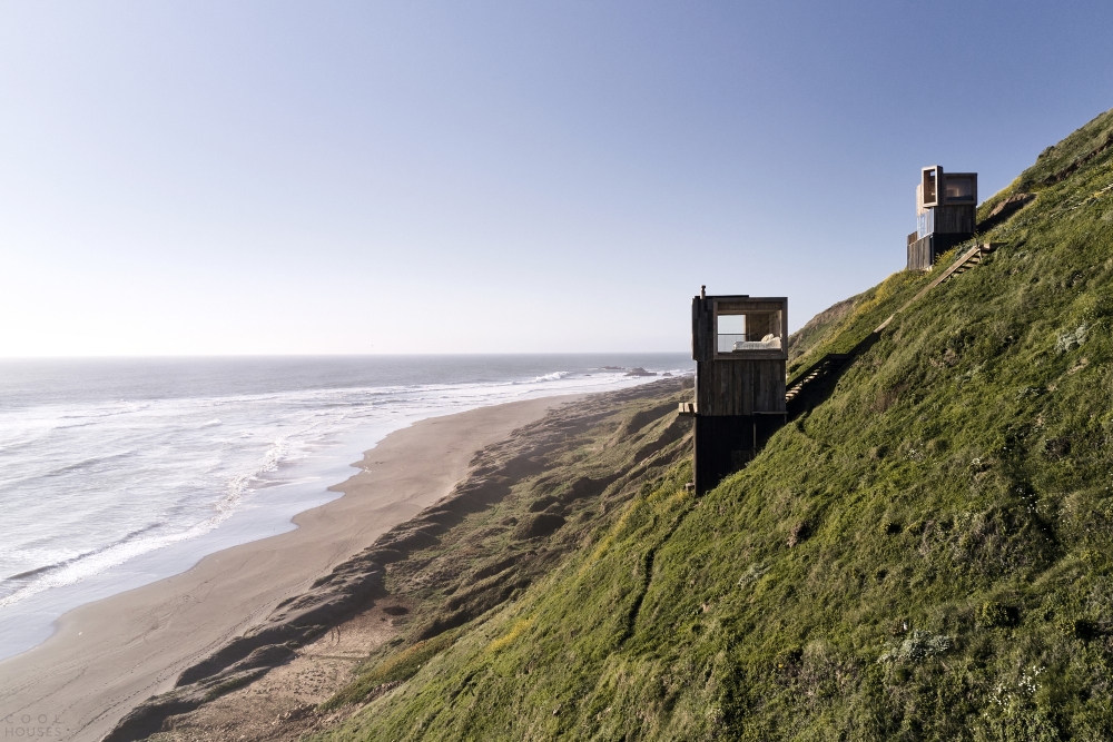 Домики для краткосрочного отдыха в виде смотровых башен с видом на океан