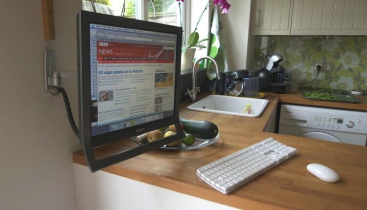 gde-na-kuhne-razmestit-kompjuter-vybiraem-mesto-dlja-raboty-25-foto-88d4689