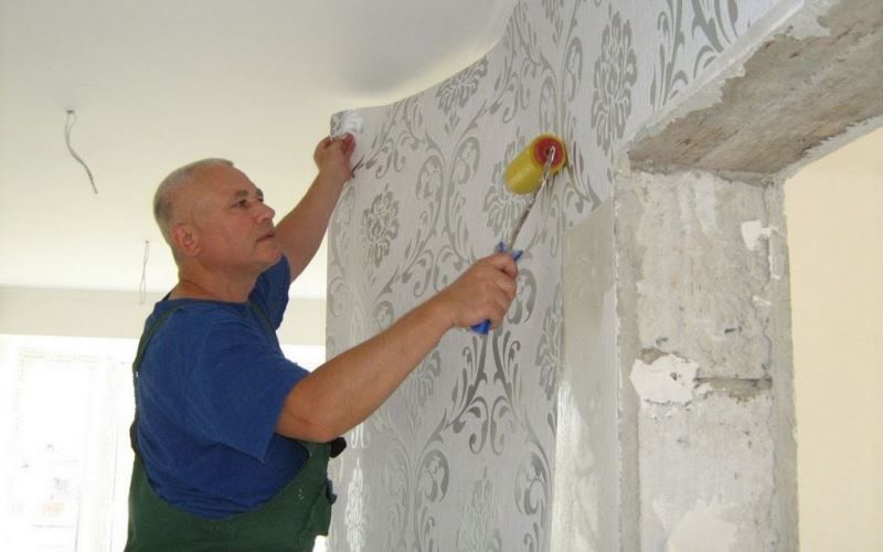 Как подготовить стены к поклейке обоев — пошаговая инструкция