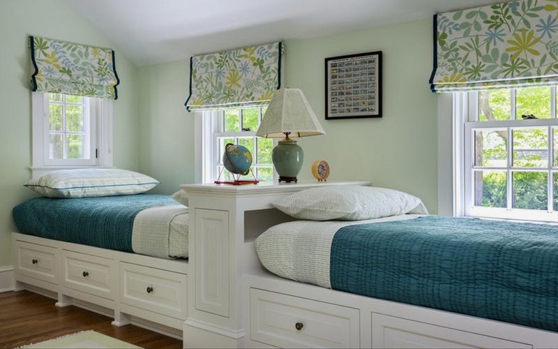 Как разместить две отдельные кровати в детской комнате (+40 фотоидей)