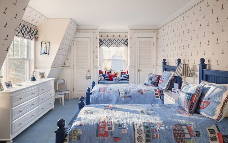 Как разместить две отдельные кровати в детской комнате (+40 фотоидей)