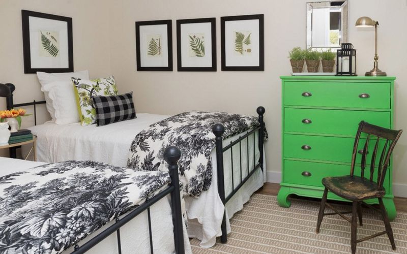 Как разместить две отдельные кровати в детской комнате (+40 фотоидей)