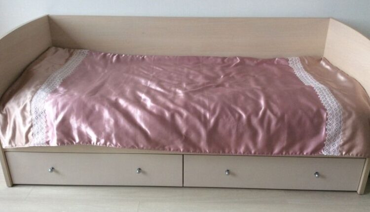 Как сшить покрывало на односпальную кровать своими руками из портьерной ткани