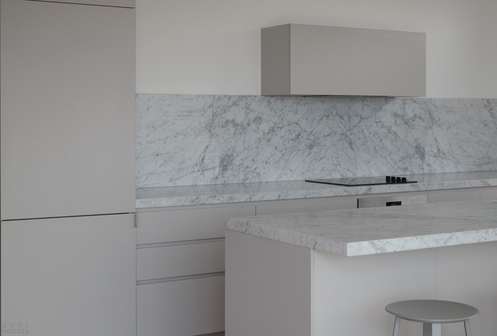 Минималистичный дом, сочетающий брутальность и эстетическую чувственность