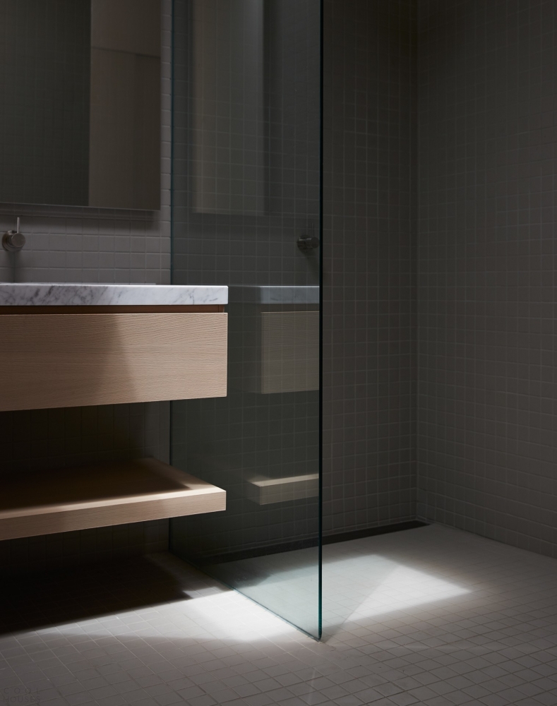 Минималистичный дом, сочетающий брутальность и эстетическую чувственность