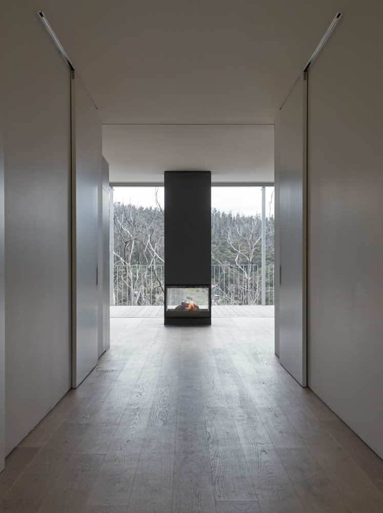 Минималистичный дом, сочетающий брутальность и эстетическую чувственность