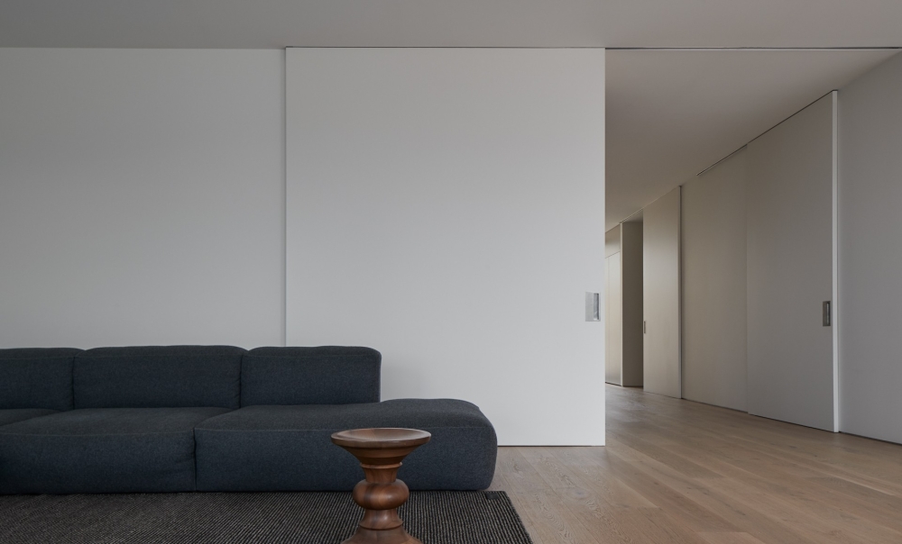 Минималистичный дом, сочетающий брутальность и эстетическую чувственность