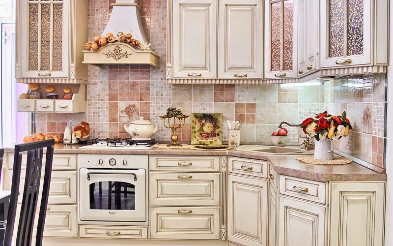 Планировка и дизайн угловой кухни — как удобно разместить мебель и технику (+50 фото)