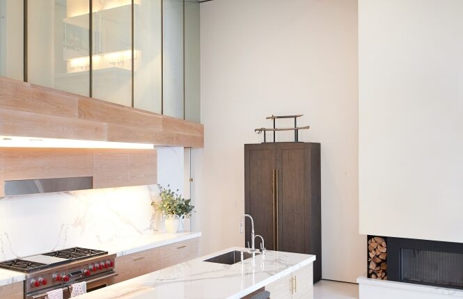 rekonfigurirovannyj-kondominium-s-roskoshnoj-spiralnoj-lestnicej-d6f269d