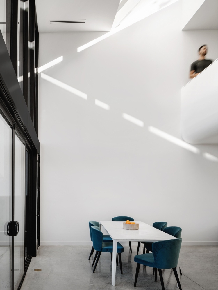 Семейная резиденция - городское убежище с эффектным дизайном