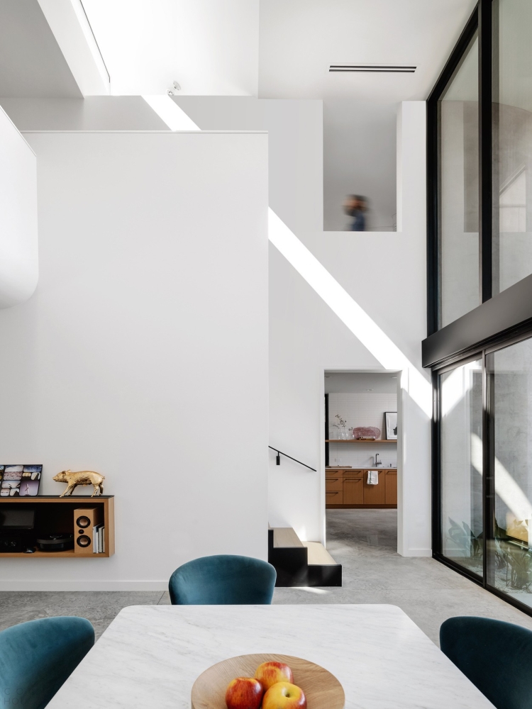 Семейная резиденция - городское убежище с эффектным дизайном