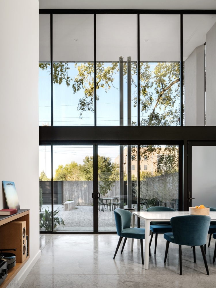 Семейная резиденция - городское убежище с эффектным дизайном