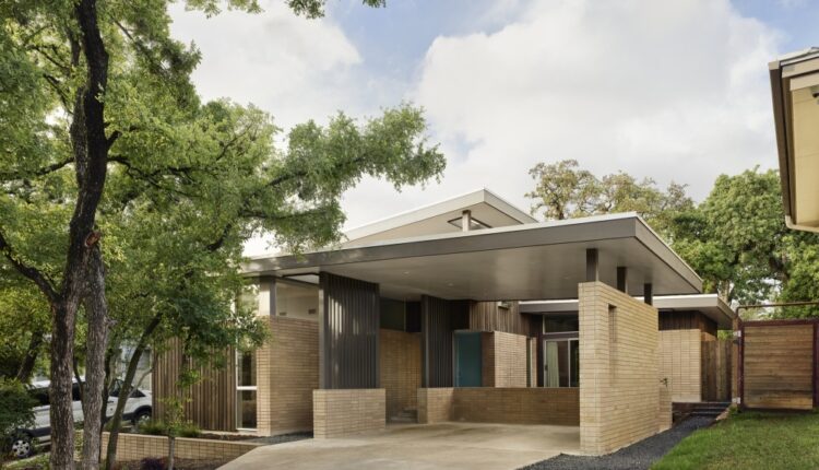 Современная резиденция в стиле винтажного шика середины XX века