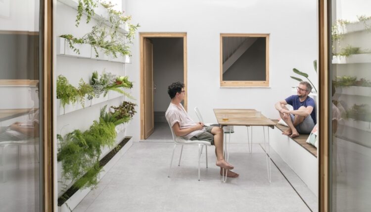 Таунхаус с узким фасадом, гармонирующим с архитектурой старого города