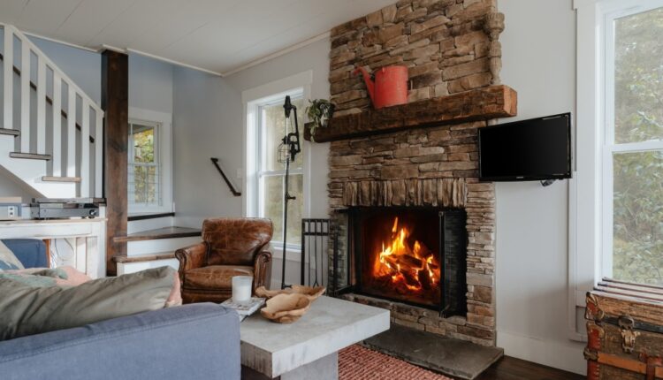 Камины в интерьере гостиной